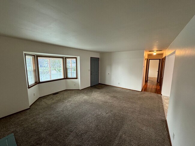 Building Photo - Available Now! 3 bedroom ~1.5 bath house i...