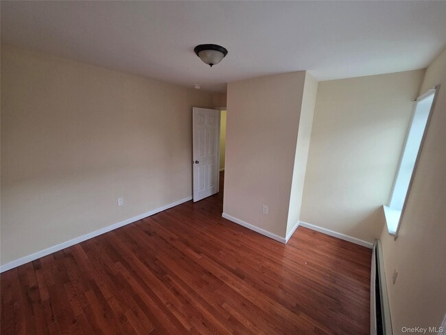 Foto del edificio - 42 Hasbrouck St