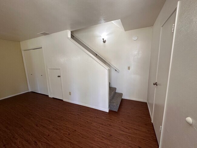 Foto del edificio - 49400 River Park Rd