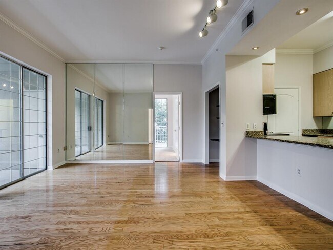 Building Photo - 3225 Turtle Creek Blvd