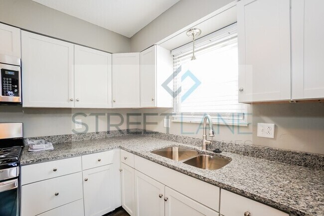 Foto del edificio - REDUCED!- Now offering first full month free!