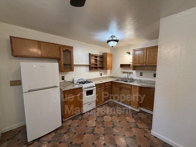 Foto del edificio - 422 W 17th St