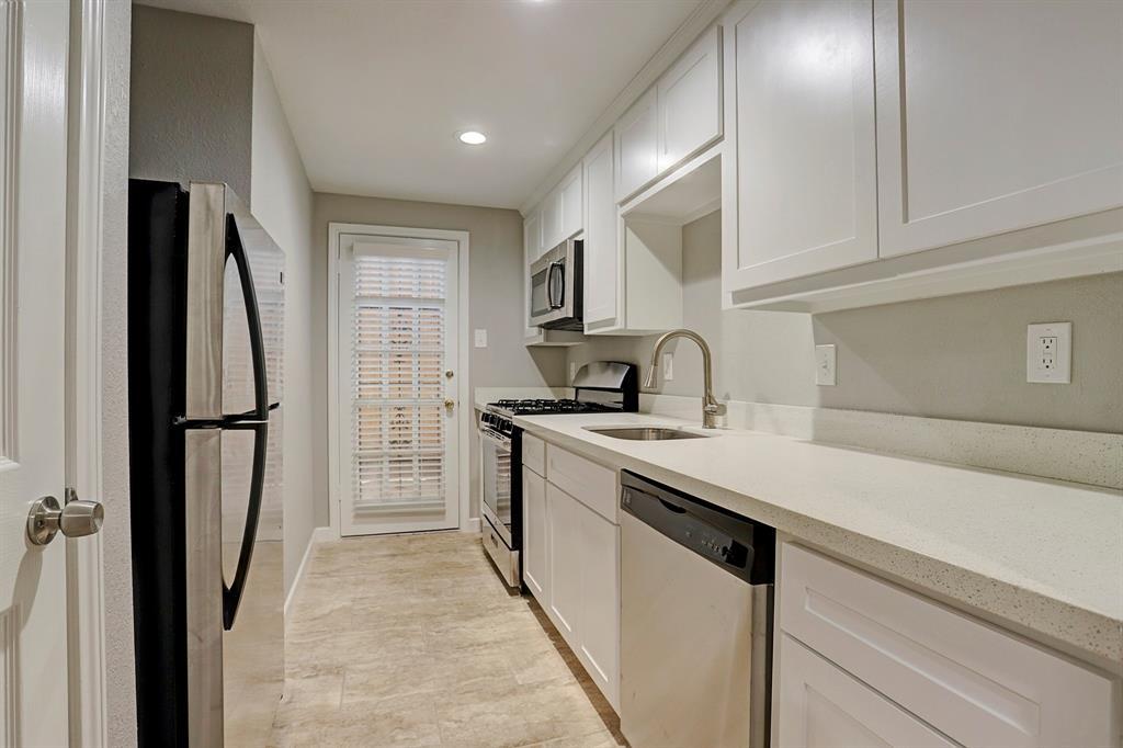 Primary Photo - 2643 Greenbriar Dr