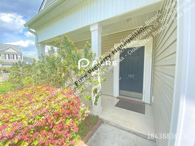 Building Photo - Spacious 4BD in Plum Creek!