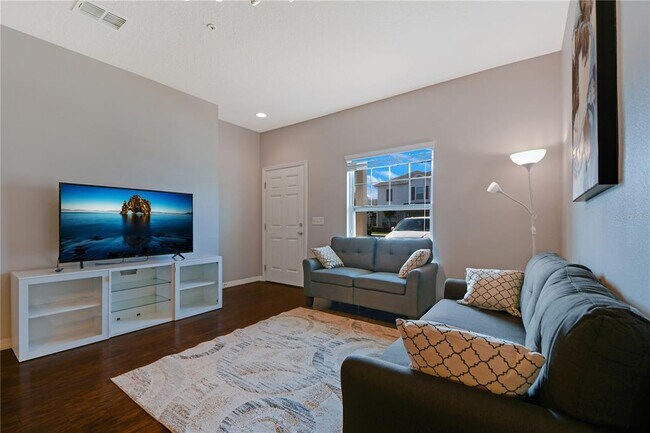 Building Photo - 8927 Shine Dr
