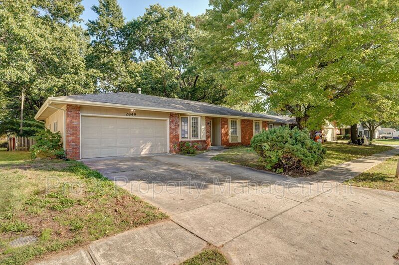 Foto principal - 2849 E Eastwood St