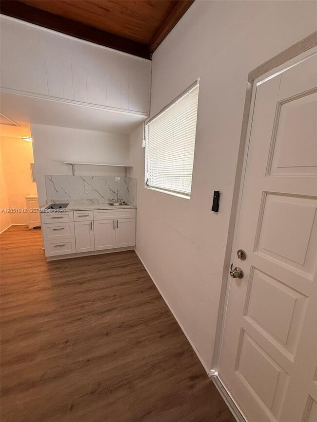 Foto del edificio - 2750 SW 26th St