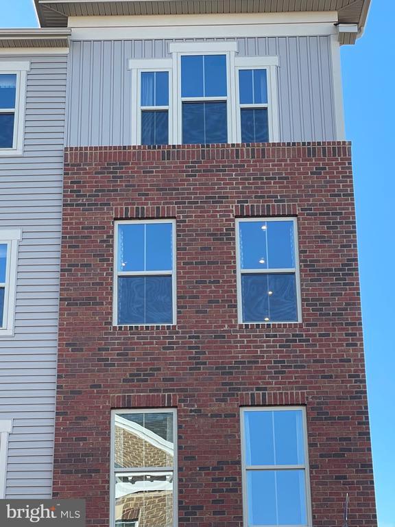 Building Photo - 42589 Burbank Terrace