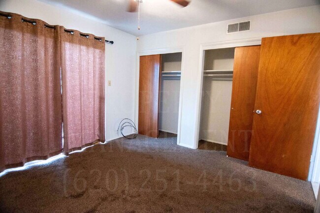 Foto del edificio - Spacious 2-Bedroom Apartment with Off-Street Parking & On-Site Laundry