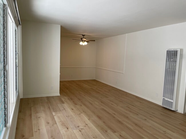 Building Photo - 1122 S Clark Dr