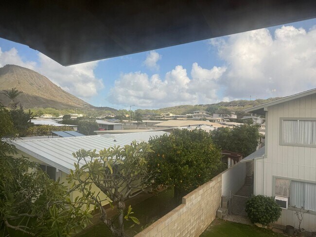 Foto del edificio - Hawaii Kai, Upstairs duplex, small 3 bedroom, 1 bath newly renovated duplex unit, No pets