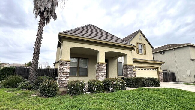 Foto del edificio - Spacious Elk Grove 4bd/2.5ba Home with 2 C...
