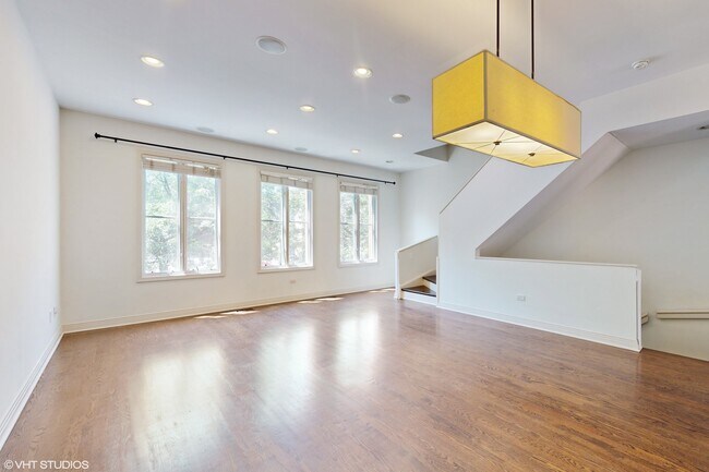 Building Photo - 105 S Racine Ave