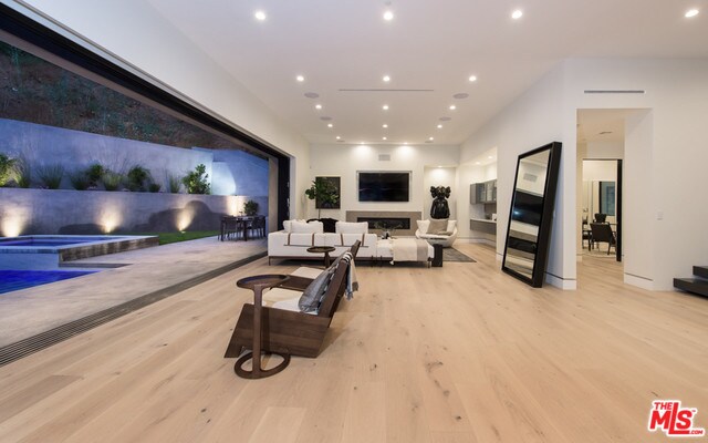 Building Photo - 2145 Nichols Canyon Rd