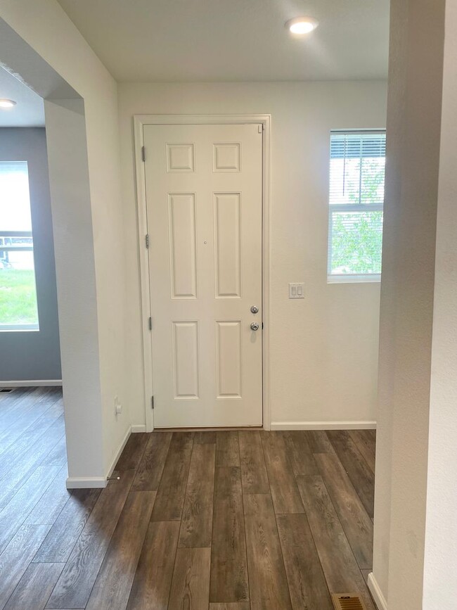 Building Photo - Beautiful 4bd 3.5 bath townhome for rent