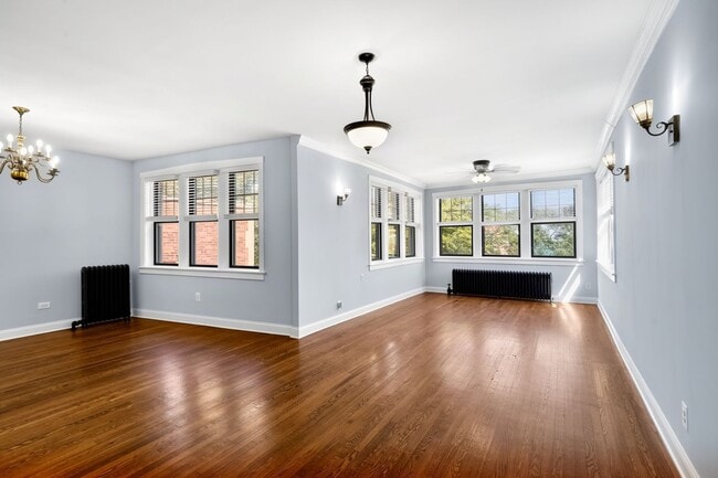 Building Photo - 7616 N Eastlake Ter