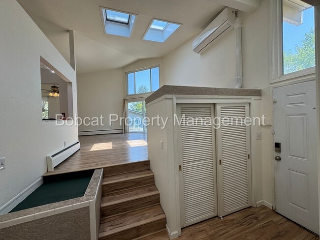 Building Photo - 3 Bed, 2 Bath Home Located in West Carson ...