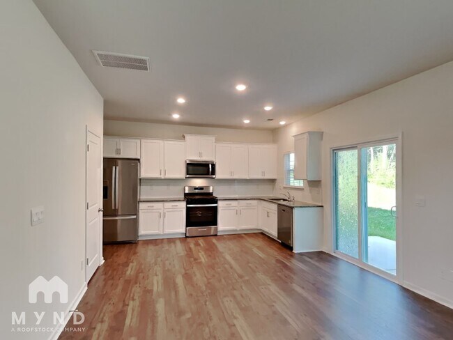 Foto del edificio - 4139 Village Blvd NW