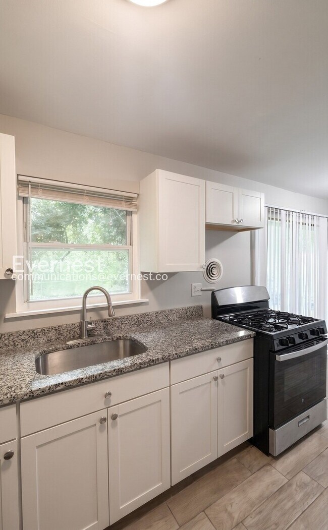 Foto del edificio - 3-Bedroom Home with Spacious Living and Convenient Amenities / Pet-Friendly / Vouchers Accepted /...