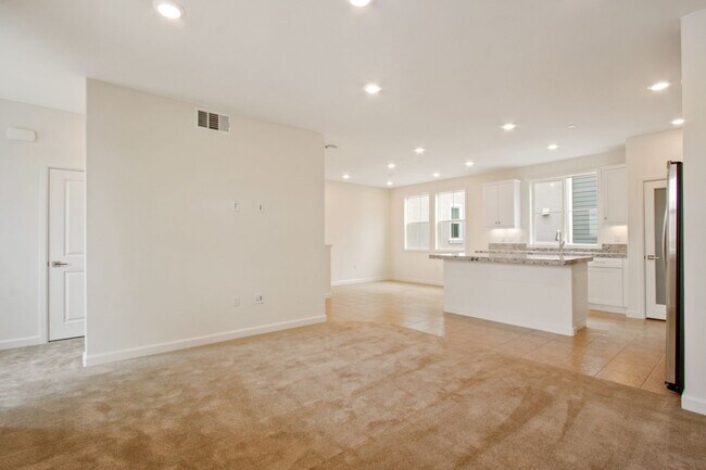 Foto del edificio - Charming Yorba Linda Townhome