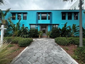 Building Photo - 844 5th Ave S