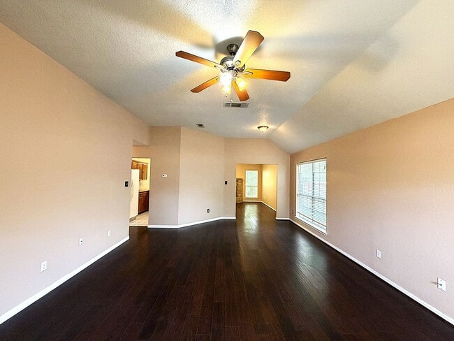 Building Photo - 405 Gina Dr