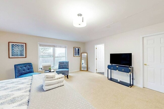Building Photo - Large 5Br 3 1/2Ba Modern Home in Falmouth ...