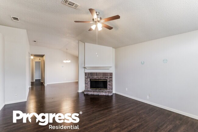Building Photo - 2111 Dandelion Dr