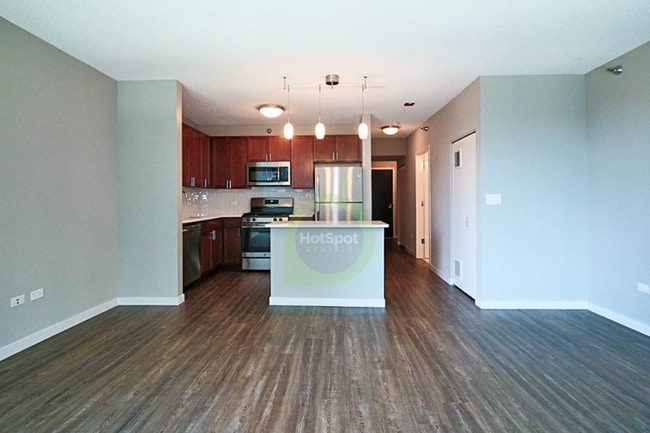 Photo - 303 E Ohio St Apartment