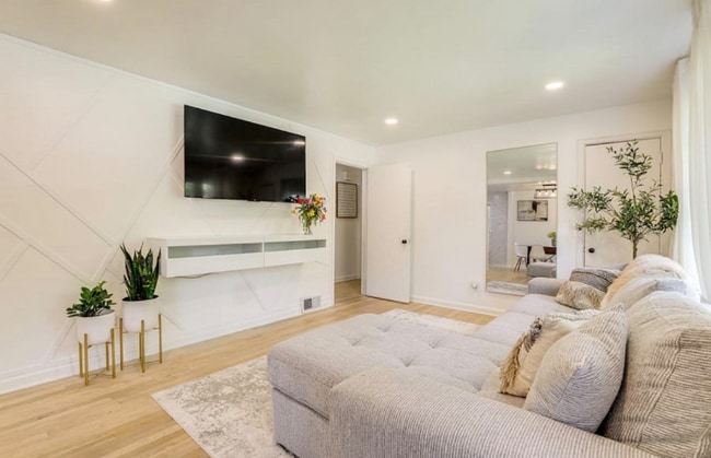 Building Photo - 964 Scott Cir