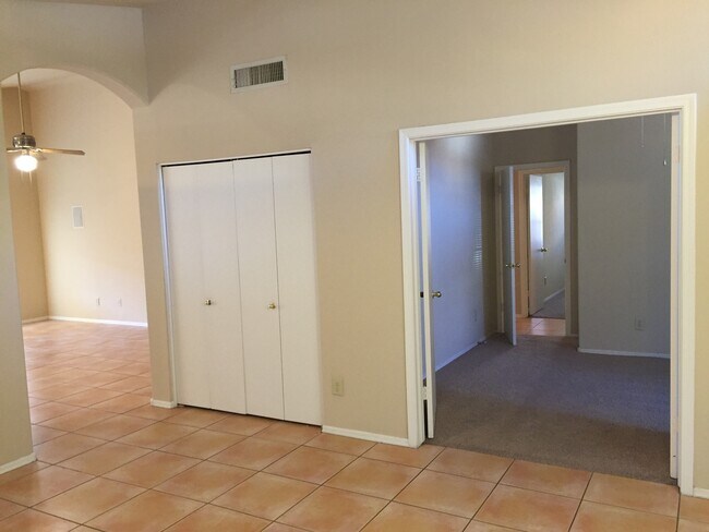 Foto del edificio - Gilbert 3Bd/2Bth + Den Single Story Home - Landscaping Included