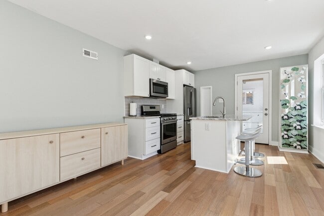 Kitchen - 155 Sheldon Ln