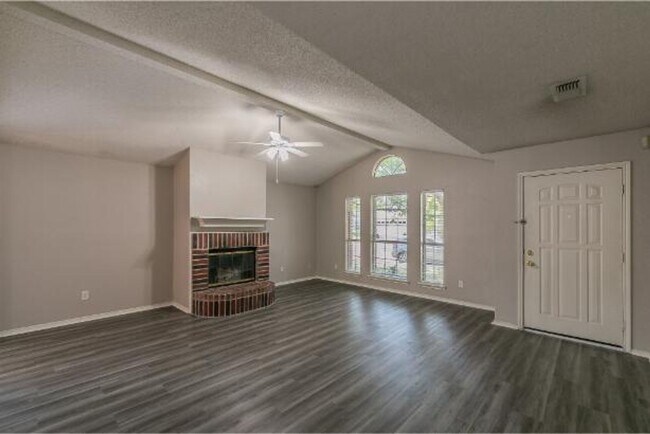 Building Photo - 8124 Spruce Valley Dr
