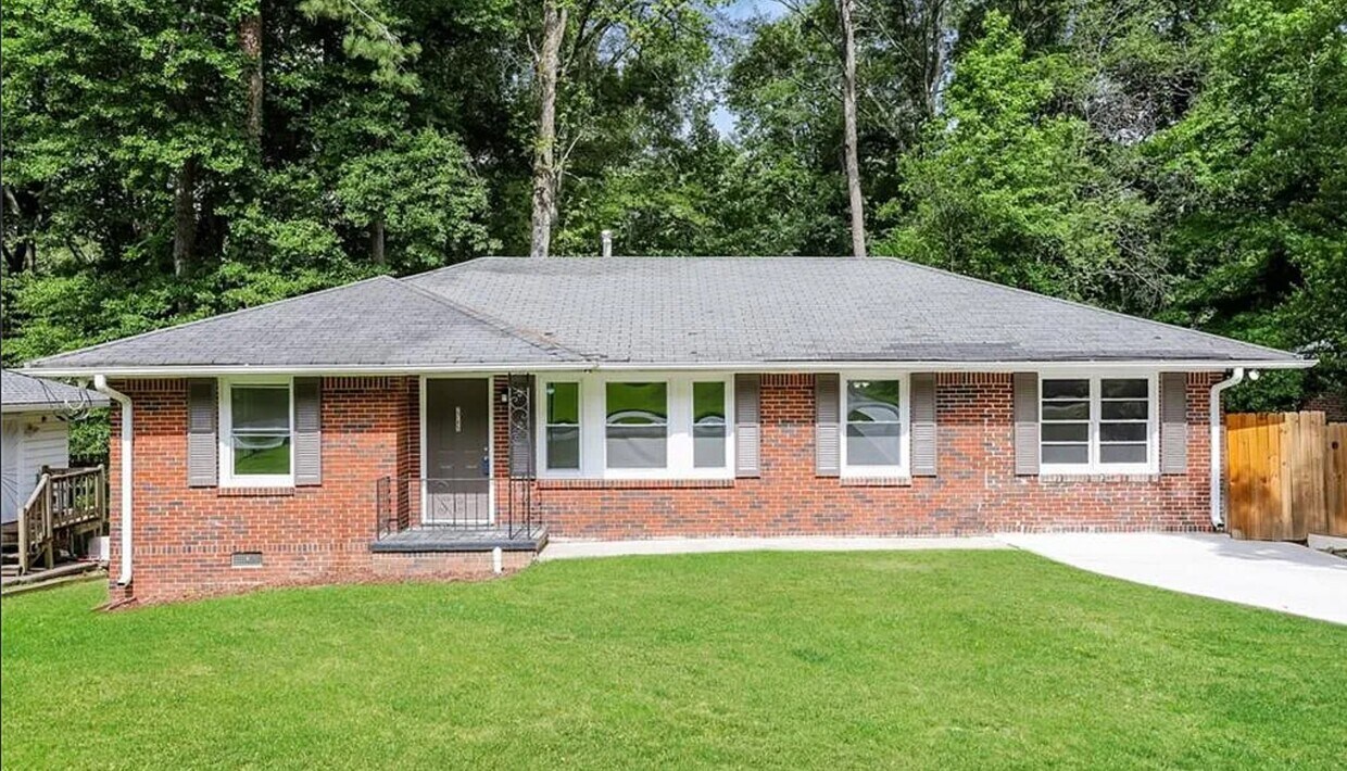 Primary Photo - 2765 Fairlane Dr SE