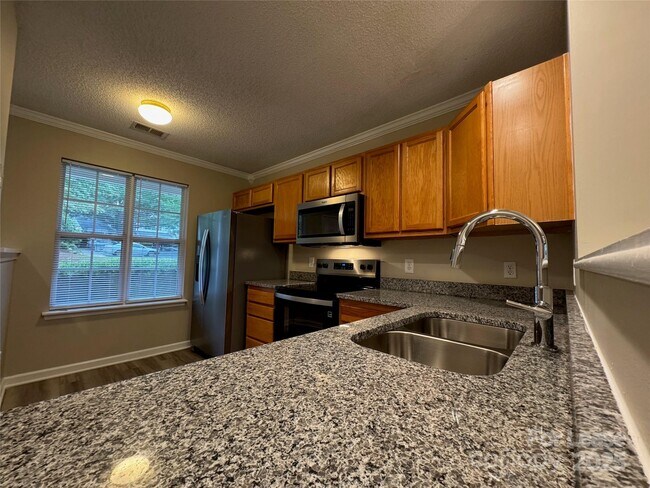 Foto del edificio - 10165 Forest Landing Dr