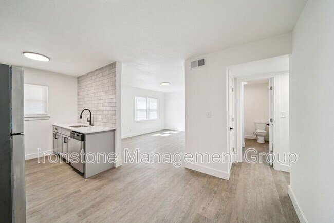 Foto del edificio - 3171 E 49th St