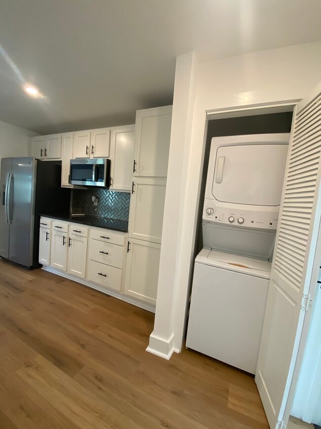 Coffee bar and in unit laundry! - 3041 Cleinview Ave