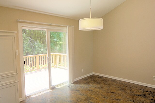 Foto del edificio - Single story 3 bed, 2 bath home in North Durham on half an acre!
