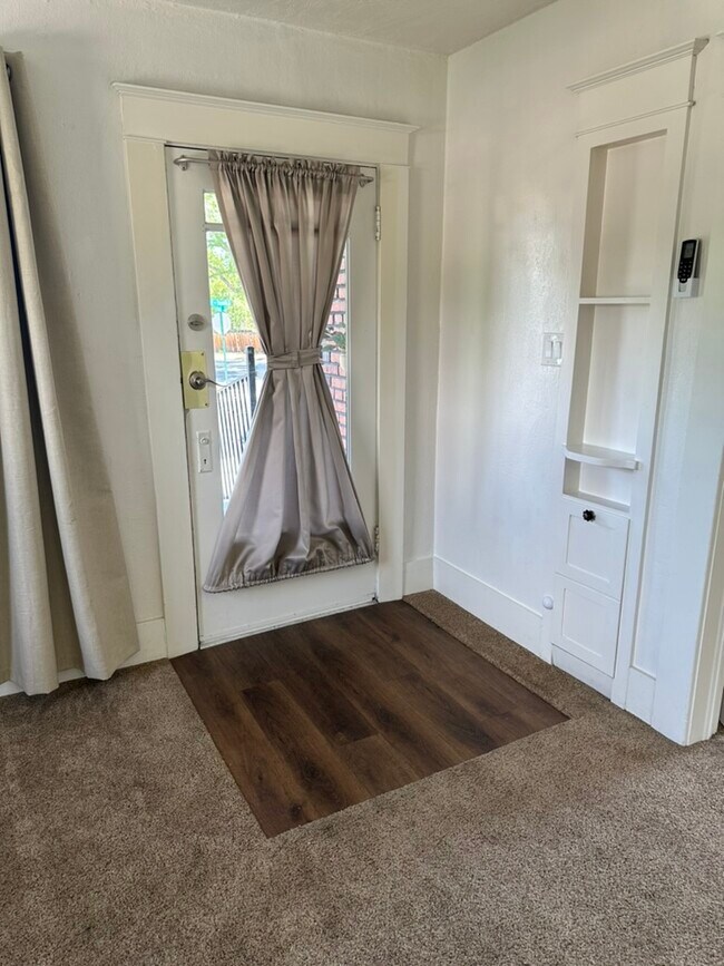 Foto del edificio - 609 W 11th St