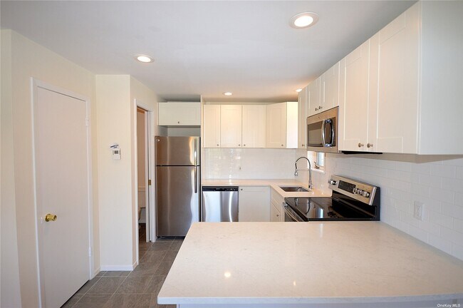 Foto del edificio - 1254 Port Washington Blvd