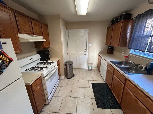 Foto del edificio - 815 Ave A