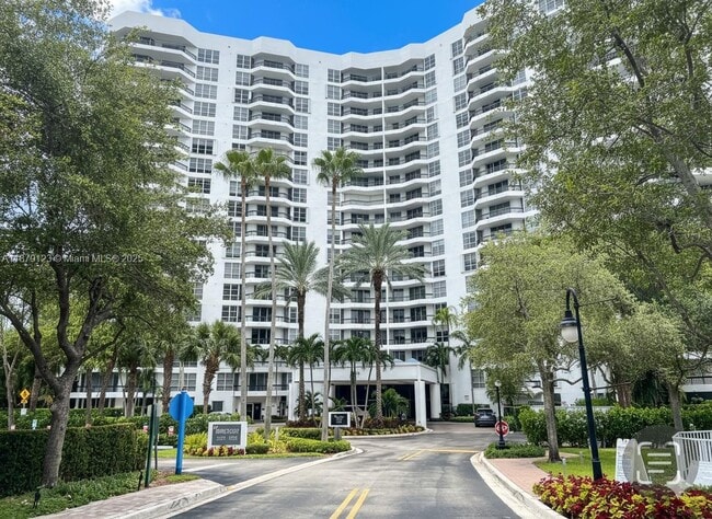 Foto del edificio - 3600 Mystic Pointe Dr