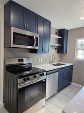 Building Photo - 619 13th St