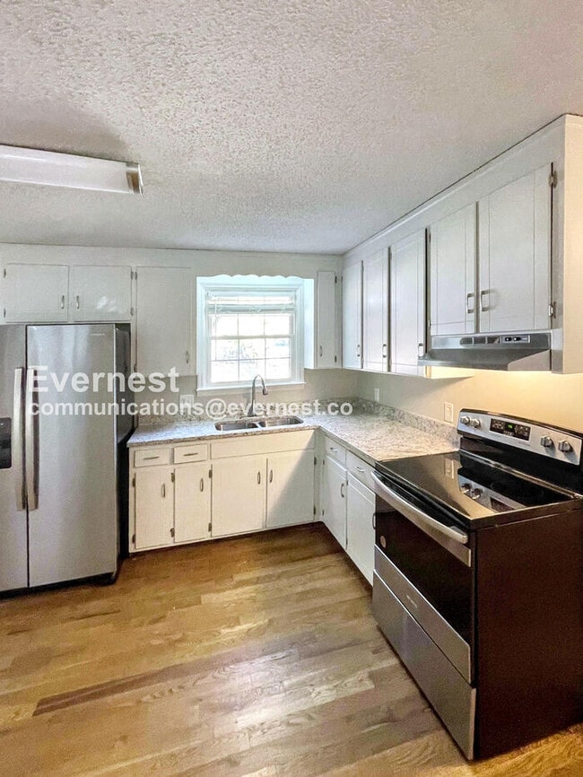 Foto del edificio - 206 E Hillcrest Dr