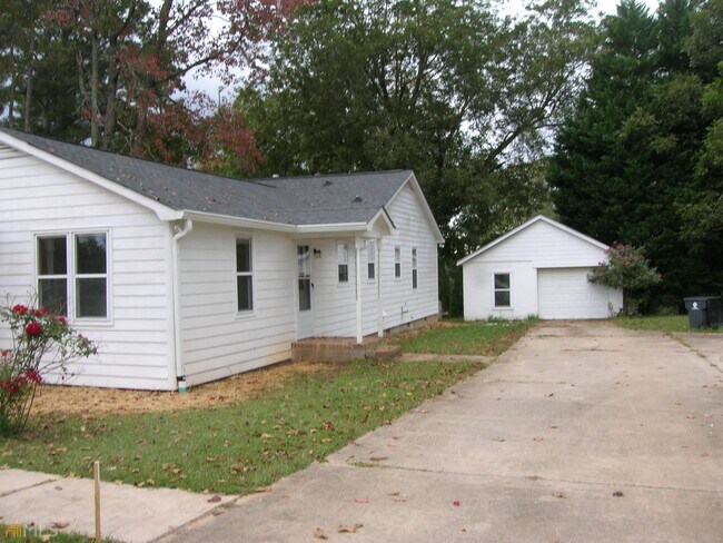 Building Photo - 842 Bush Mill Rd