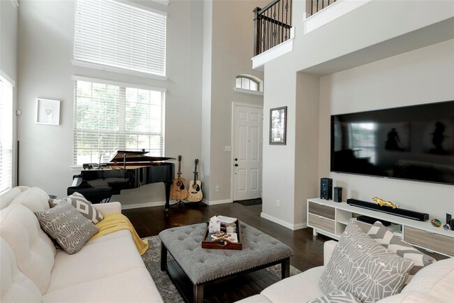Foto del edificio - 217 E Spring Valley Rd