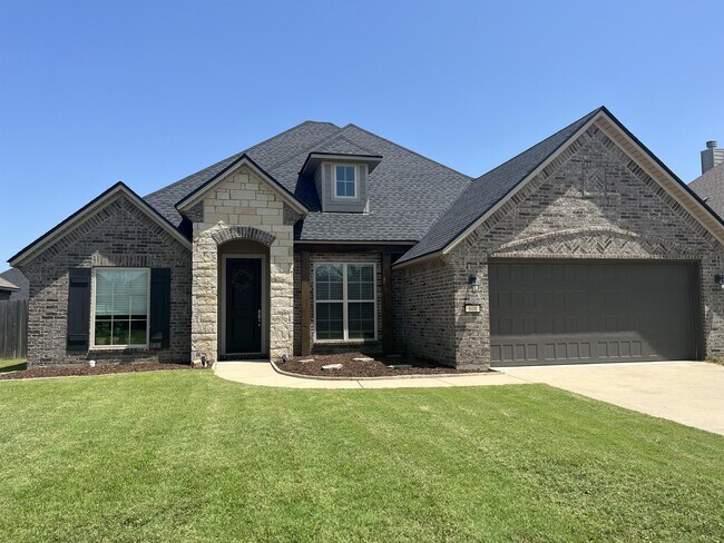Building Photo - 608 Labarre Ln
