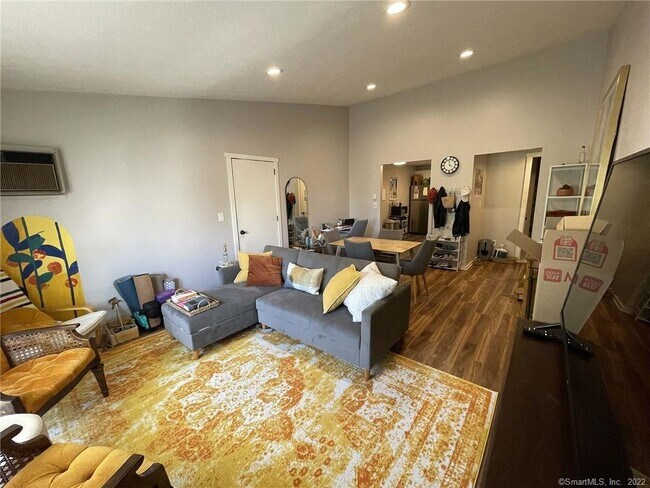 Foto del edificio - 949 Pleasant Valley Rd