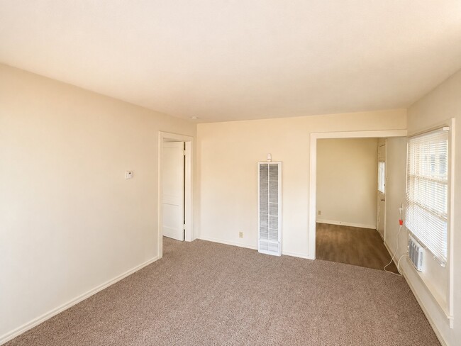 Building Photo - 300 Delmar Ct