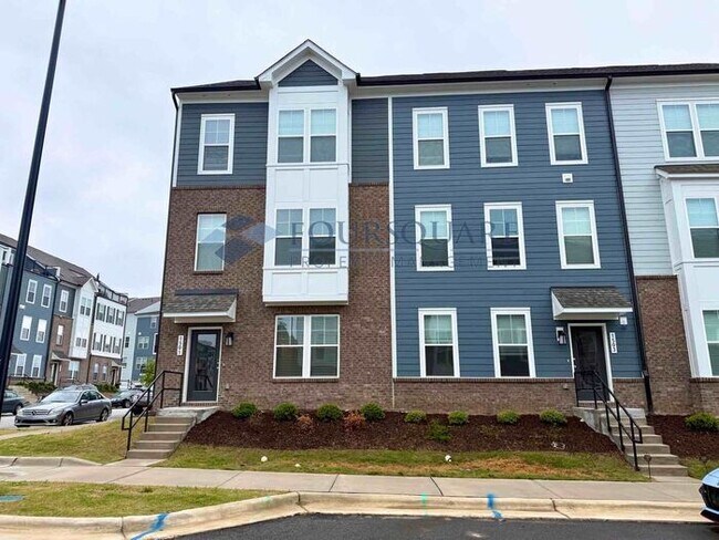 Foto del edificio - Bright End-Unit 3-Bed / 2.5-Bath Townhome with Flex Space, Gourmet Kitchen & 2-Car Garage – Walka...